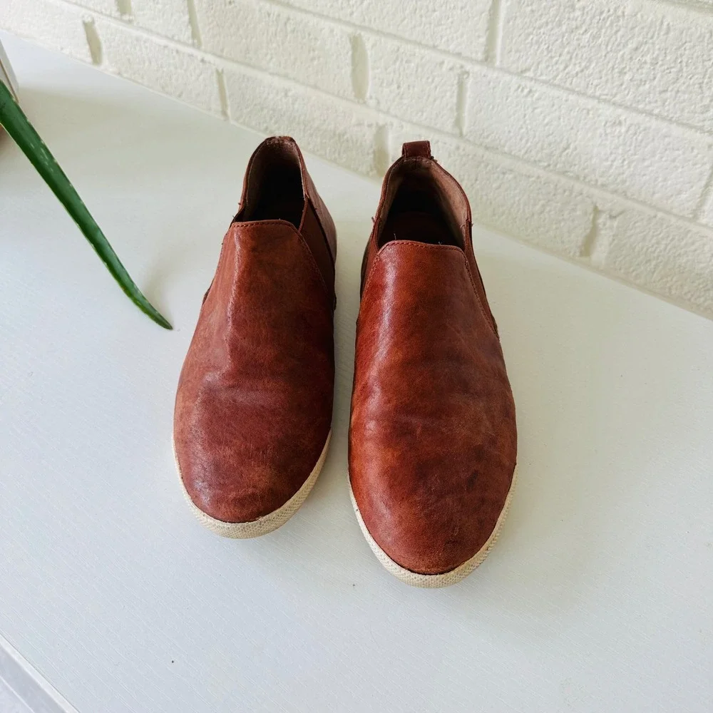Frye Melanie Slip On Sneakers Cognac Brown Distressed Leather Loafers Shoes